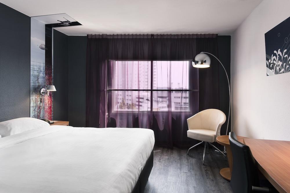 Отель Doubletree By Hilton Rotterdam Centre Экстерьер фото
