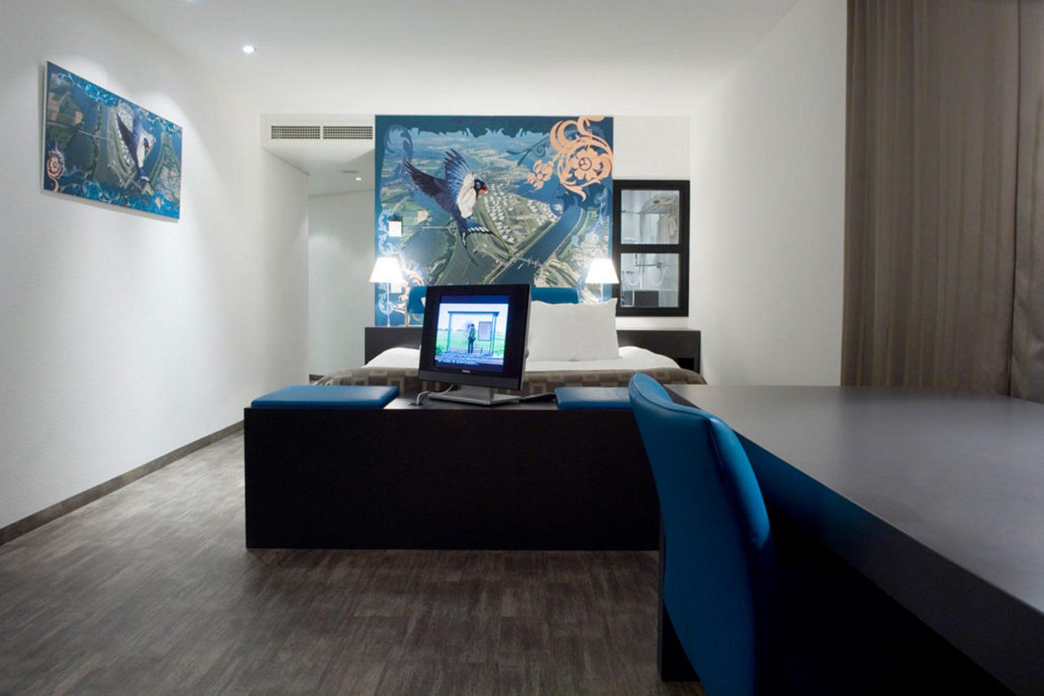 Отель Doubletree By Hilton Rotterdam Centre Экстерьер фото