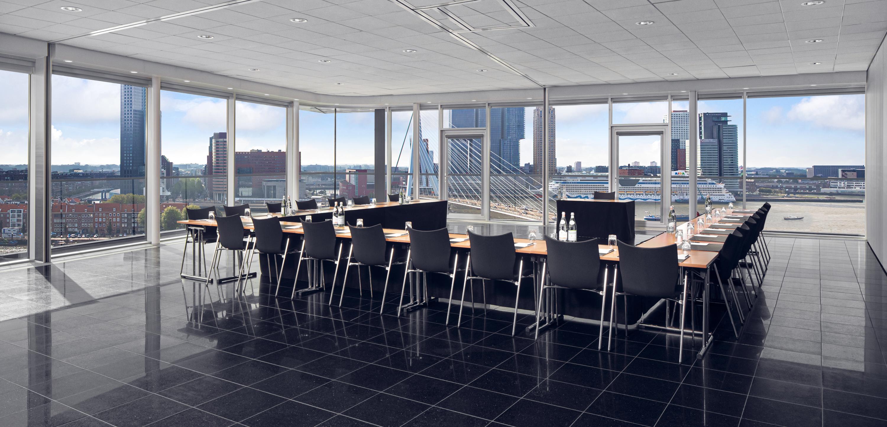 Отель Doubletree By Hilton Rotterdam Centre Экстерьер фото