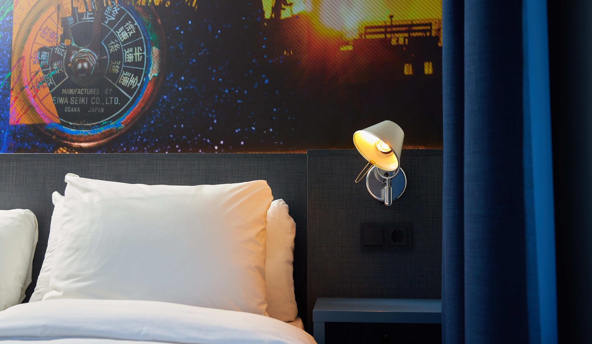 Отель Doubletree By Hilton Rotterdam Centre Экстерьер фото