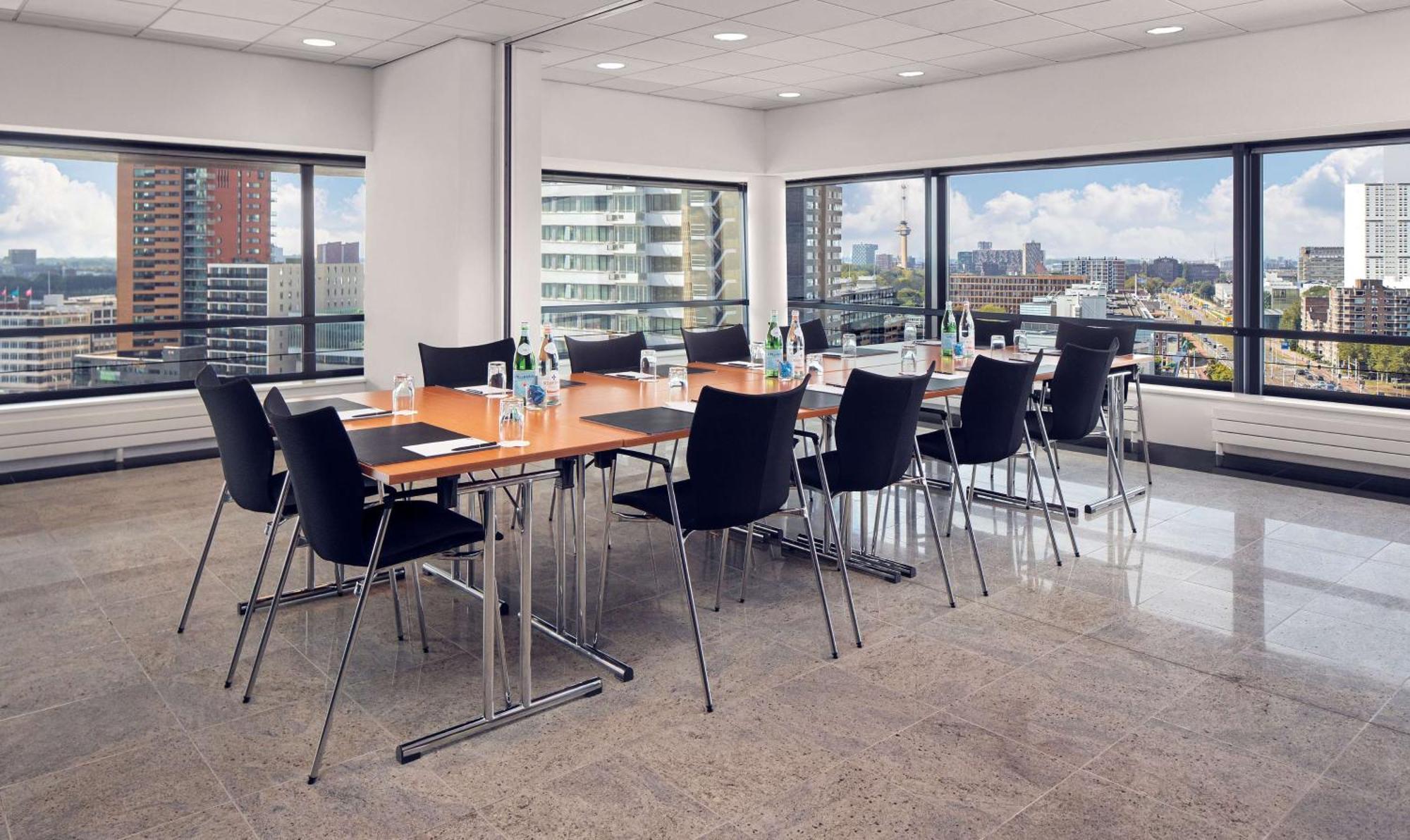 Отель Doubletree By Hilton Rotterdam Centre Экстерьер фото