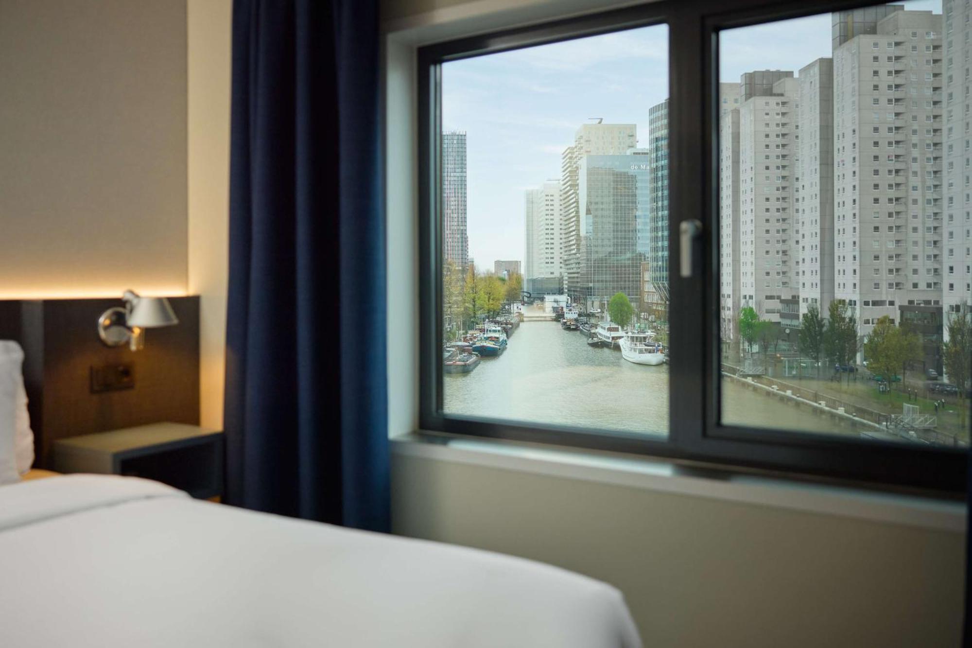 Отель Doubletree By Hilton Rotterdam Centre Экстерьер фото