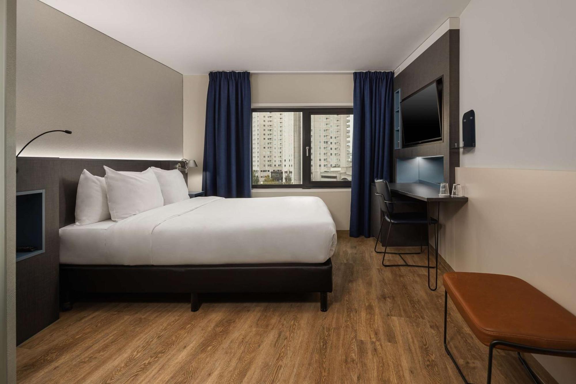 Отель Doubletree By Hilton Rotterdam Centre Экстерьер фото