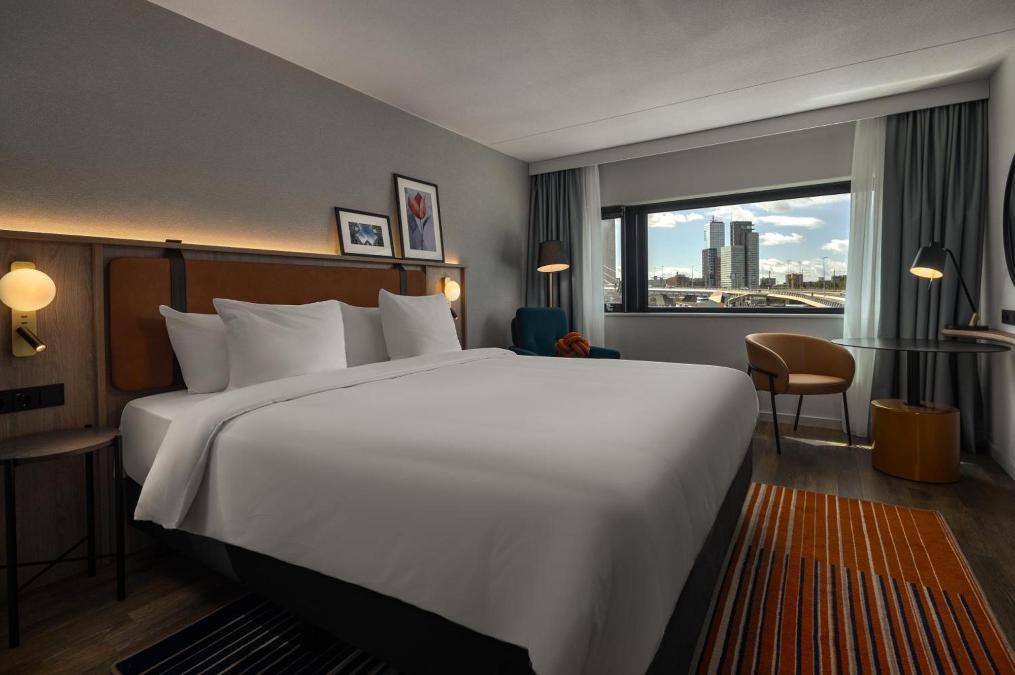 Отель Doubletree By Hilton Rotterdam Centre Экстерьер фото