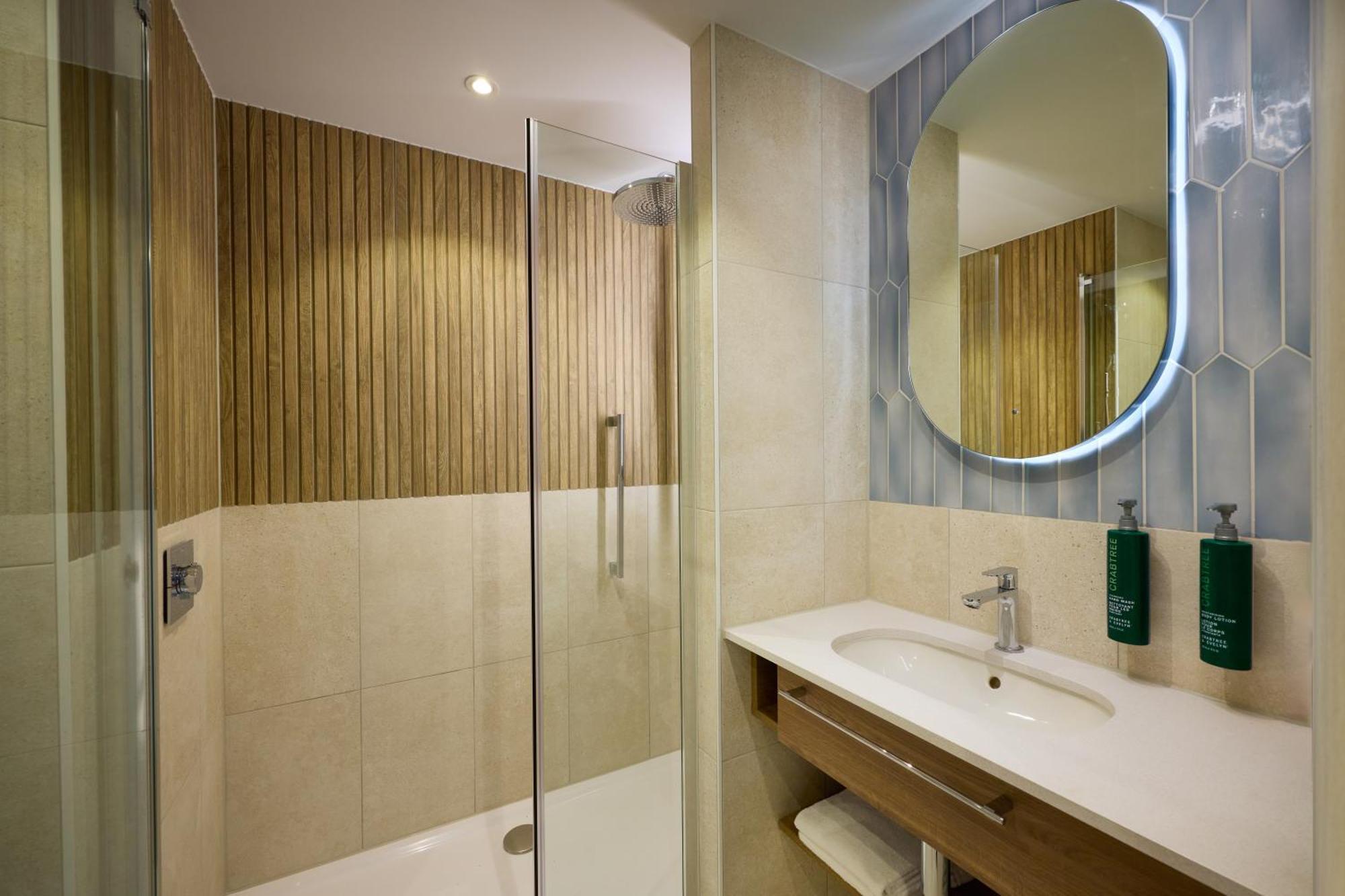 Отель Doubletree By Hilton Rotterdam Centre Экстерьер фото