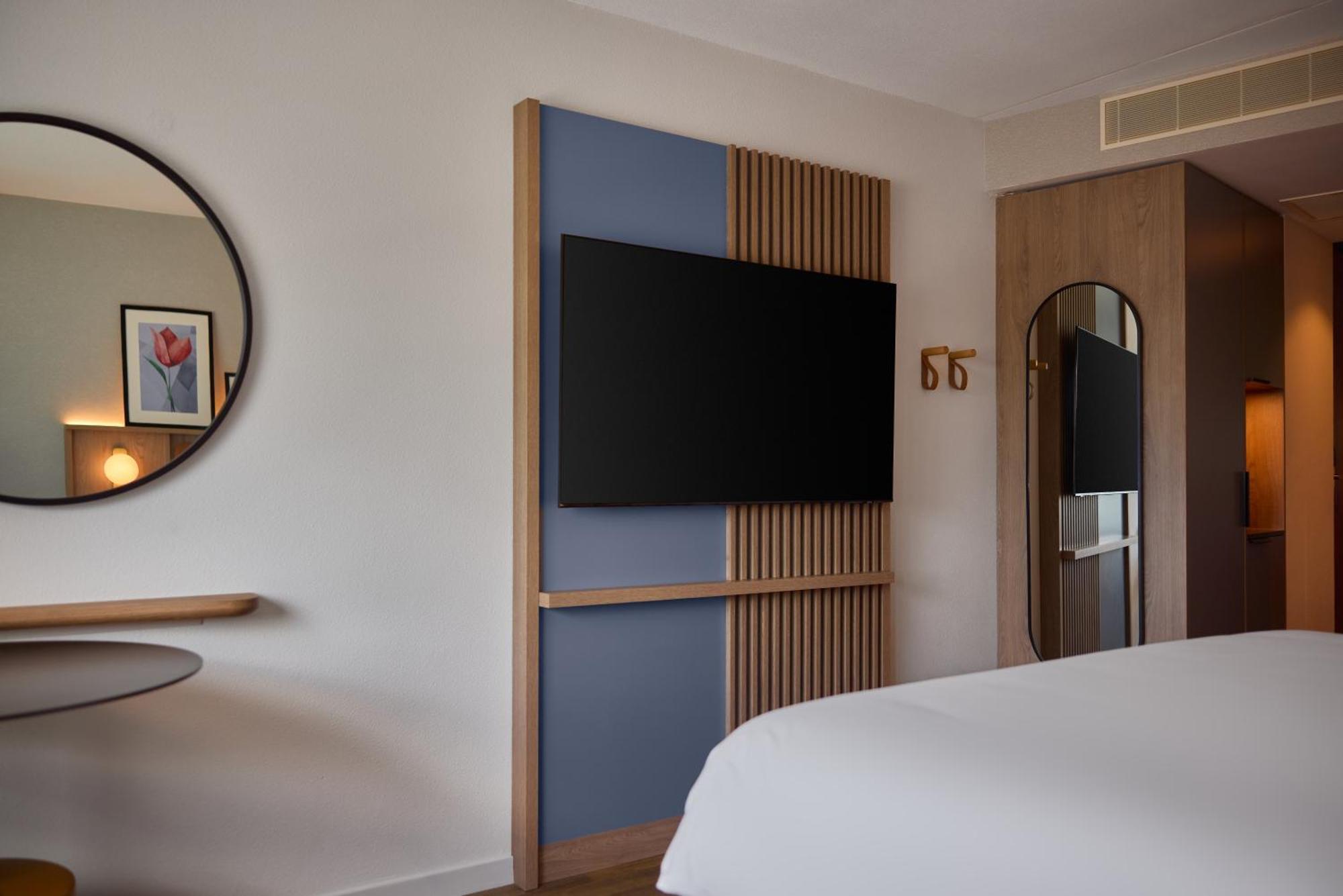 Отель Doubletree By Hilton Rotterdam Centre Экстерьер фото