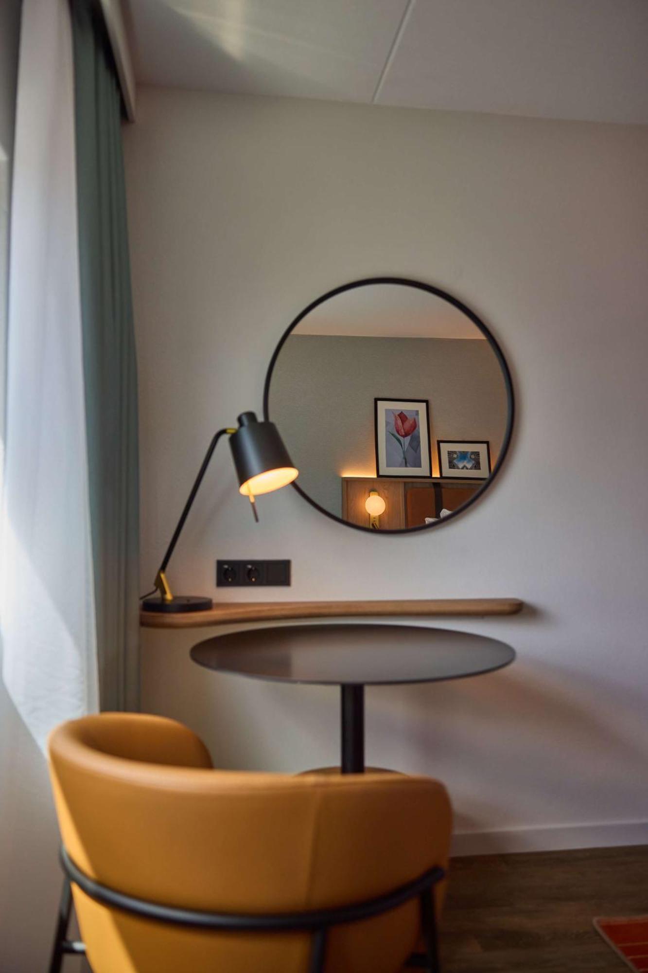 Отель Doubletree By Hilton Rotterdam Centre Экстерьер фото