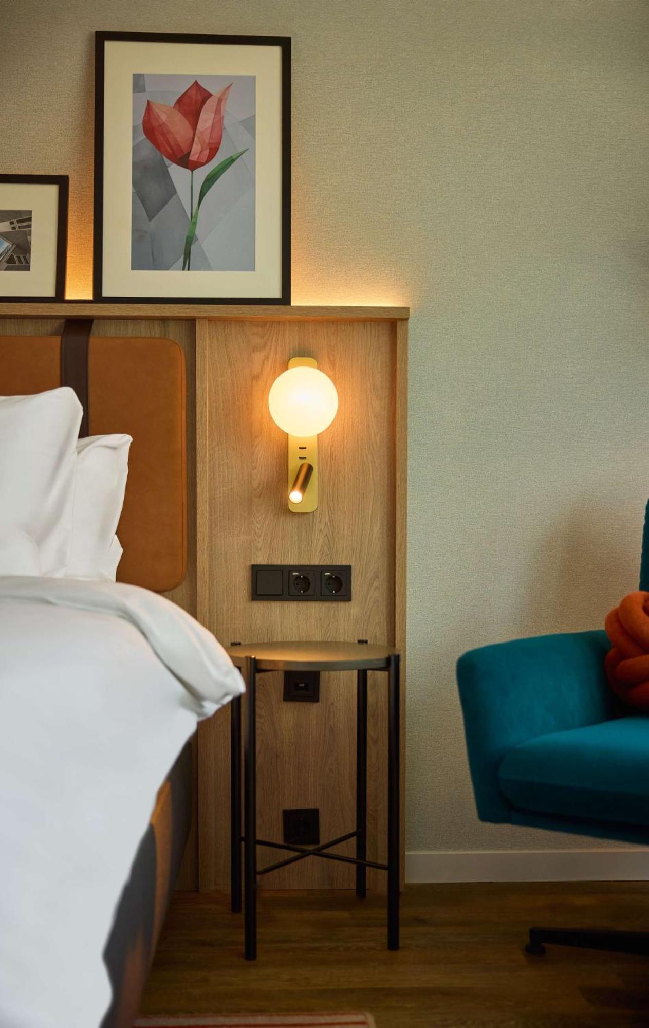 Отель Doubletree By Hilton Rotterdam Centre Экстерьер фото