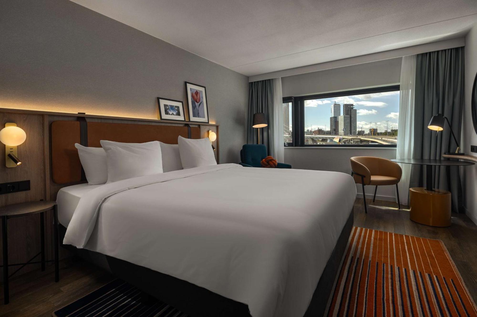 Отель Doubletree By Hilton Rotterdam Centre Экстерьер фото