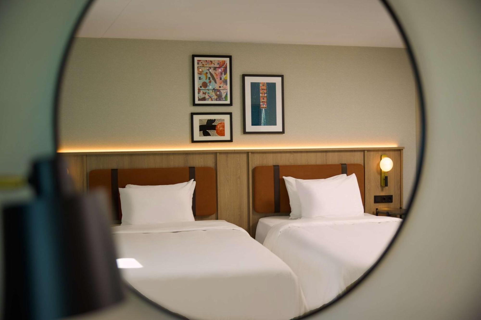 Отель Doubletree By Hilton Rotterdam Centre Экстерьер фото