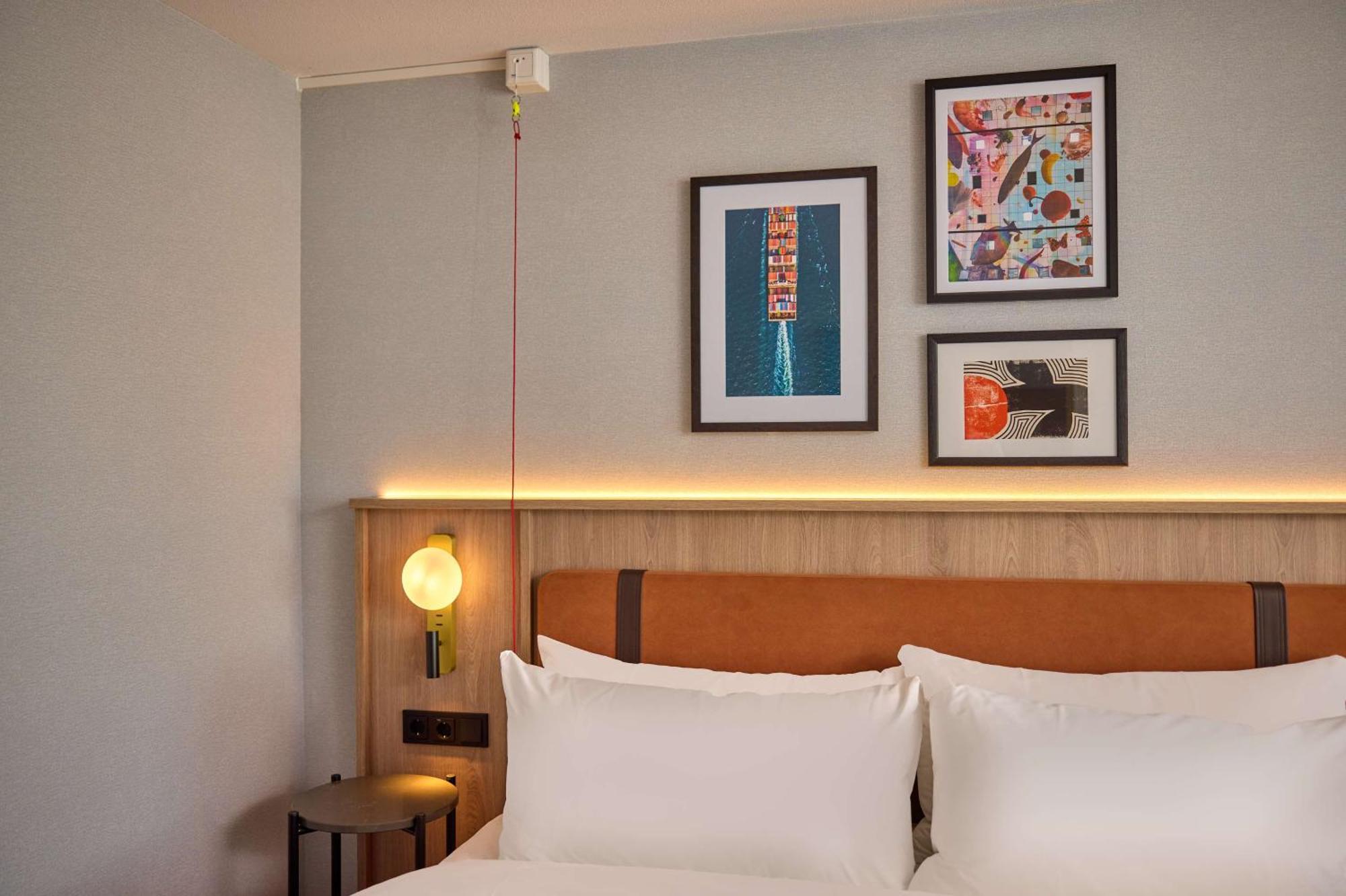 Отель Doubletree By Hilton Rotterdam Centre Экстерьер фото