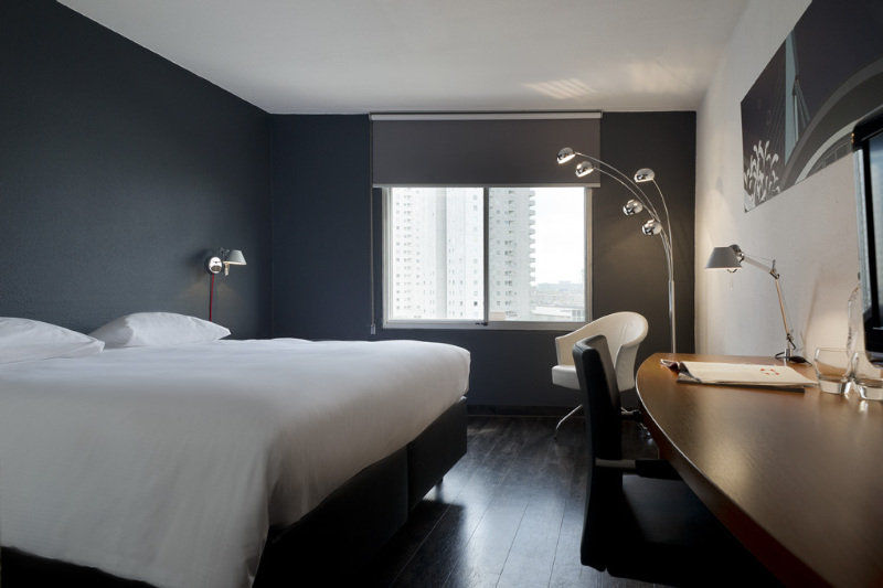 Отель Doubletree By Hilton Rotterdam Centre Экстерьер фото